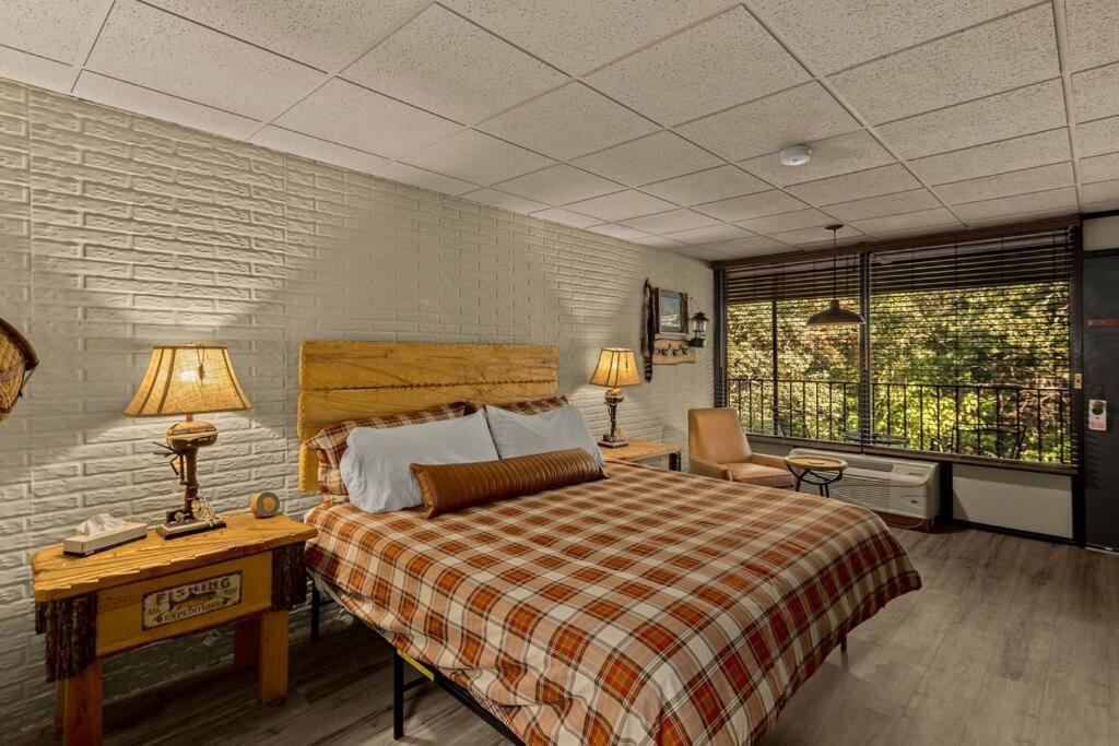 Stonegate Lodge King Bed Wifi 50 Roku Tv Salt Water Pool Room #104 Eureka Springs Exterior foto