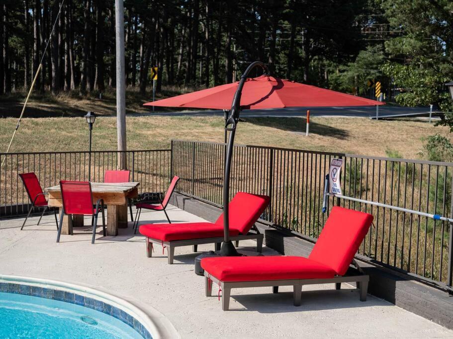 Stonegate Lodge King Bed Wifi 50 Roku Tv Salt Water Pool Room #104 Eureka Springs Exterior foto