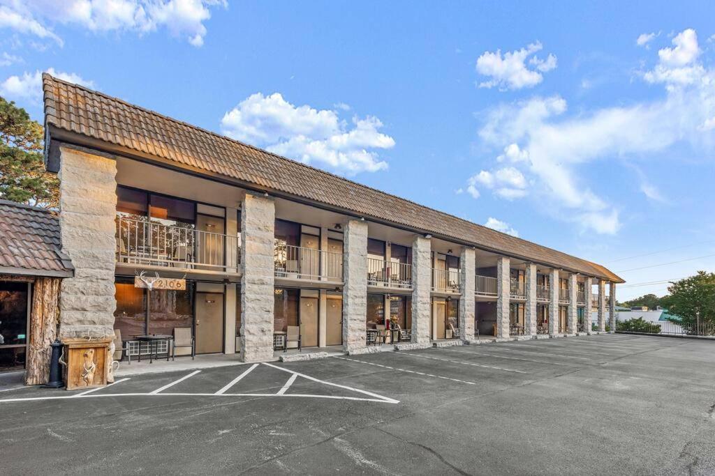 Stonegate Lodge King Bed Wifi 50 Roku Tv Salt Water Pool Room #104 Eureka Springs Exterior foto