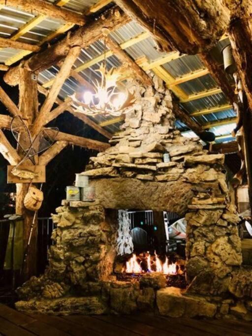 Stonegate Lodge King Bed Wifi 50 Roku Tv Salt Water Pool Room #104 Eureka Springs Exterior foto