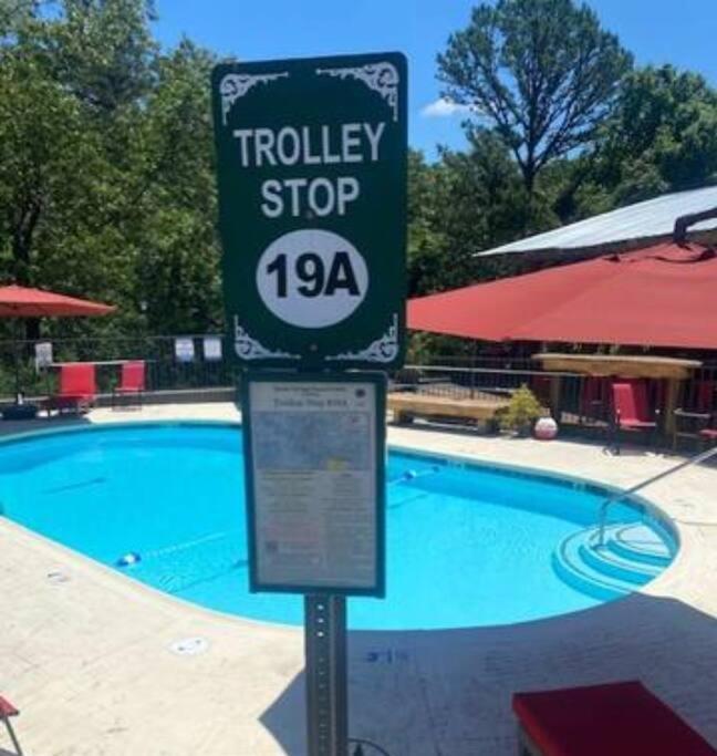 Stonegate Lodge King Bed Wifi 50 Roku Tv Salt Water Pool Room #104 Eureka Springs Exterior foto