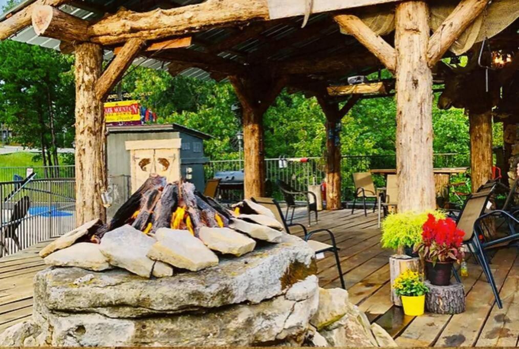 Stonegate Lodge King Bed Wifi 50 Roku Tv Salt Water Pool Room #104 Eureka Springs Exterior foto