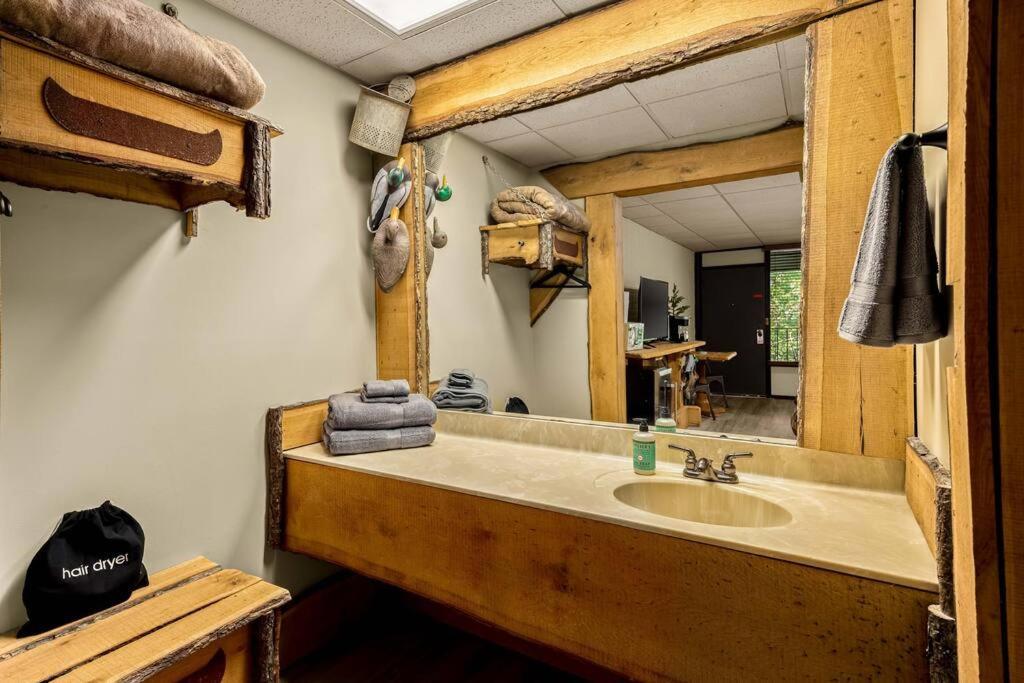 Stonegate Lodge King Bed Wifi 50 Roku Tv Salt Water Pool Room #104 Eureka Springs Exterior foto