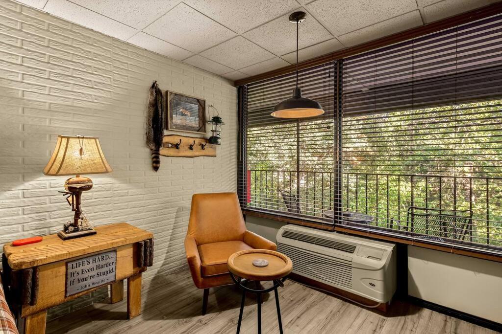 Stonegate Lodge King Bed Wifi 50 Roku Tv Salt Water Pool Room #104 Eureka Springs Exterior foto